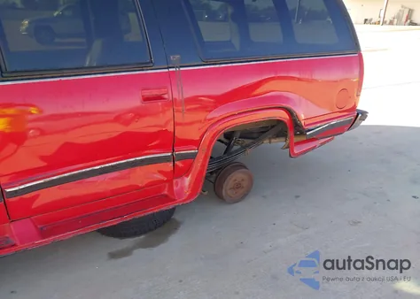 1999 Chevrolet Suburban 1500 Lt z USA, uszkodzony, nr VIN 3GNEC16R4XG137836